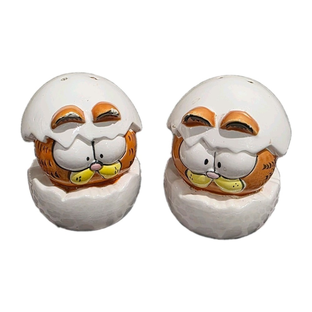 Garfield Salt And Pepper Shakers Cracked Egg Vintage 1981